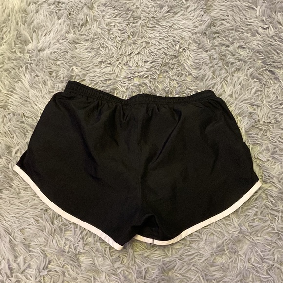 Nike running shorts - Picture 2 of 3